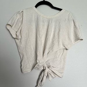 Lululemon it’s a tie tee (NWOT)